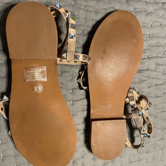 Steve Madden Travel Tan Sandal - Picture 2 of 4